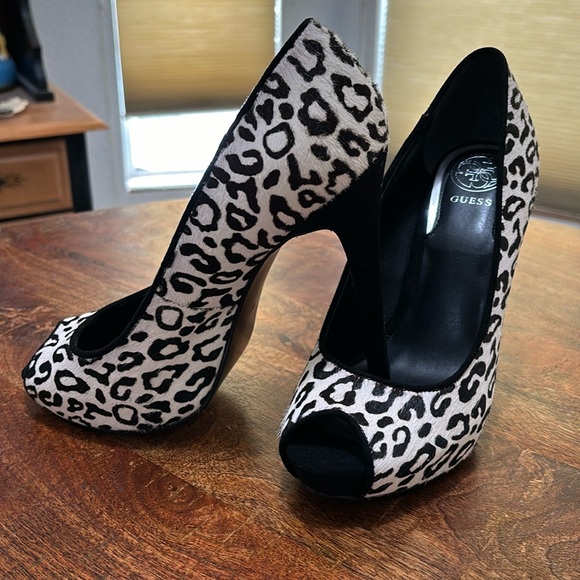 Guess Women's Honora Platform Pumps - Picture 2 of 12